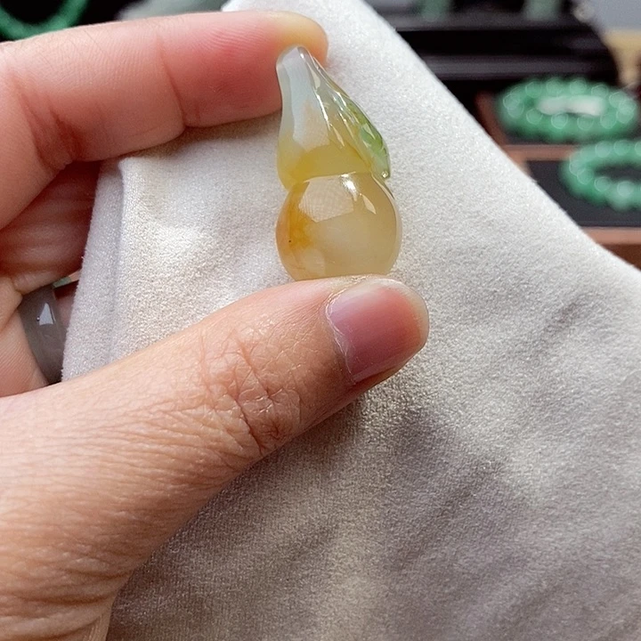 石英质玉挂件未镶嵌紫****杨