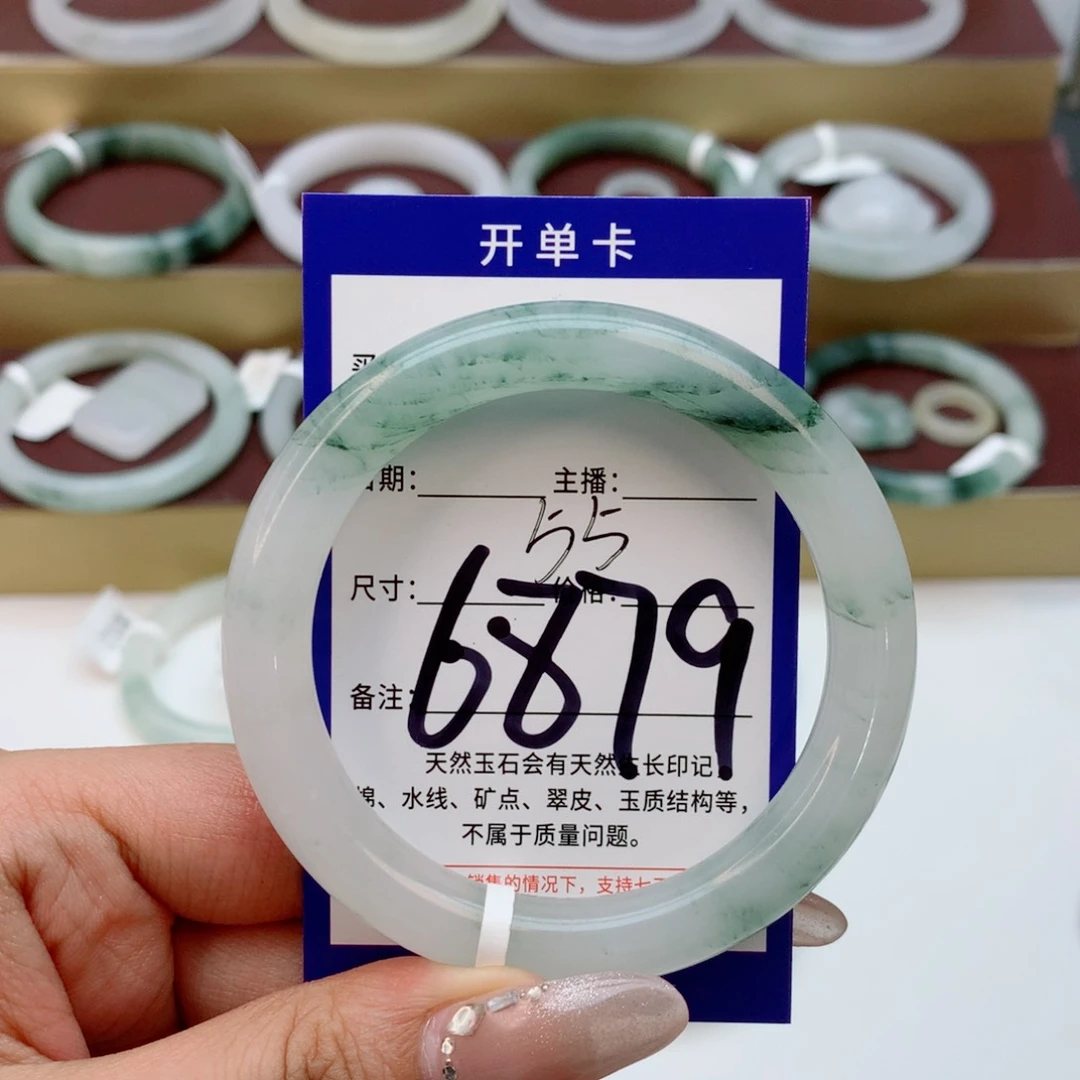 小***饱石英质玉手镯未镶嵌