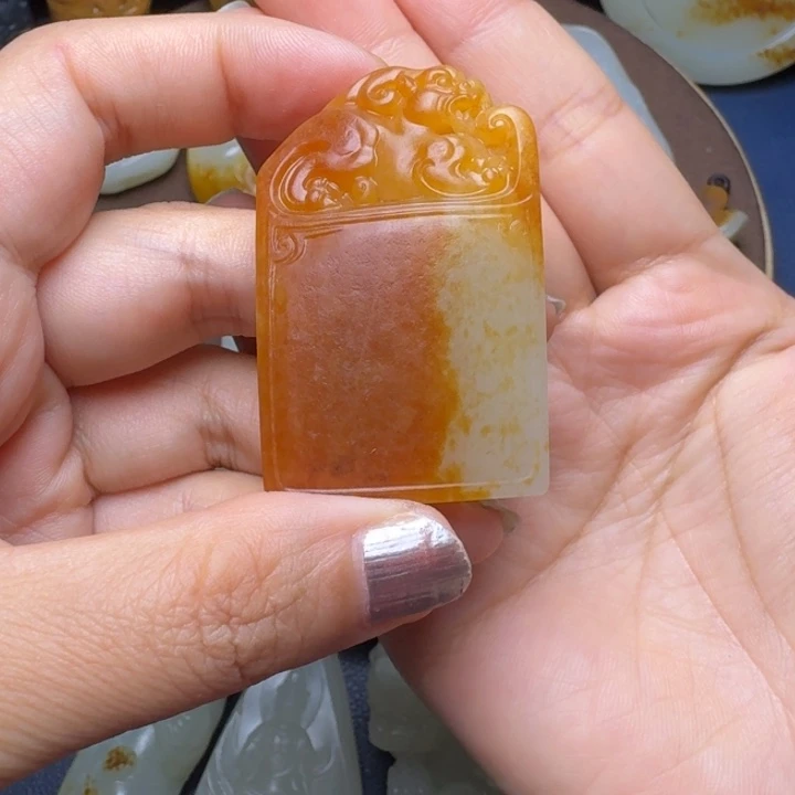 蛮***三和田玉未镶嵌颈饰