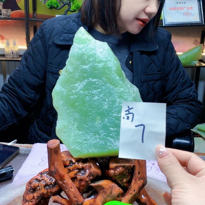 【闪购商品】未镶嵌蛇纹石玉原石平