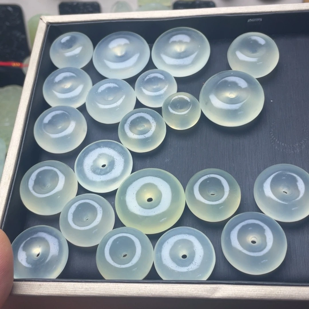 未镶嵌蛇纹石玉颈饰任选一个