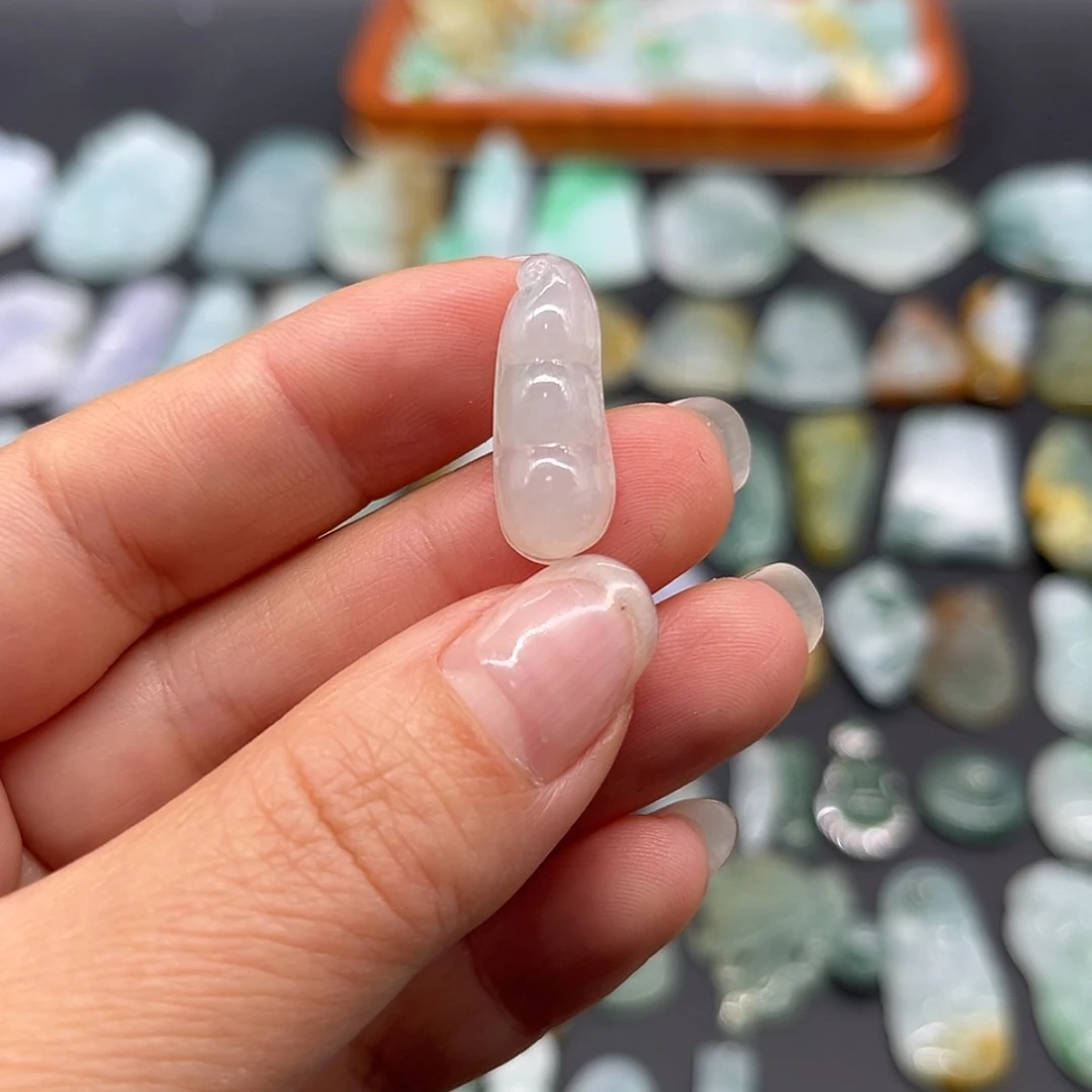 【闪购商品】翡翠颈饰未镶嵌福豆