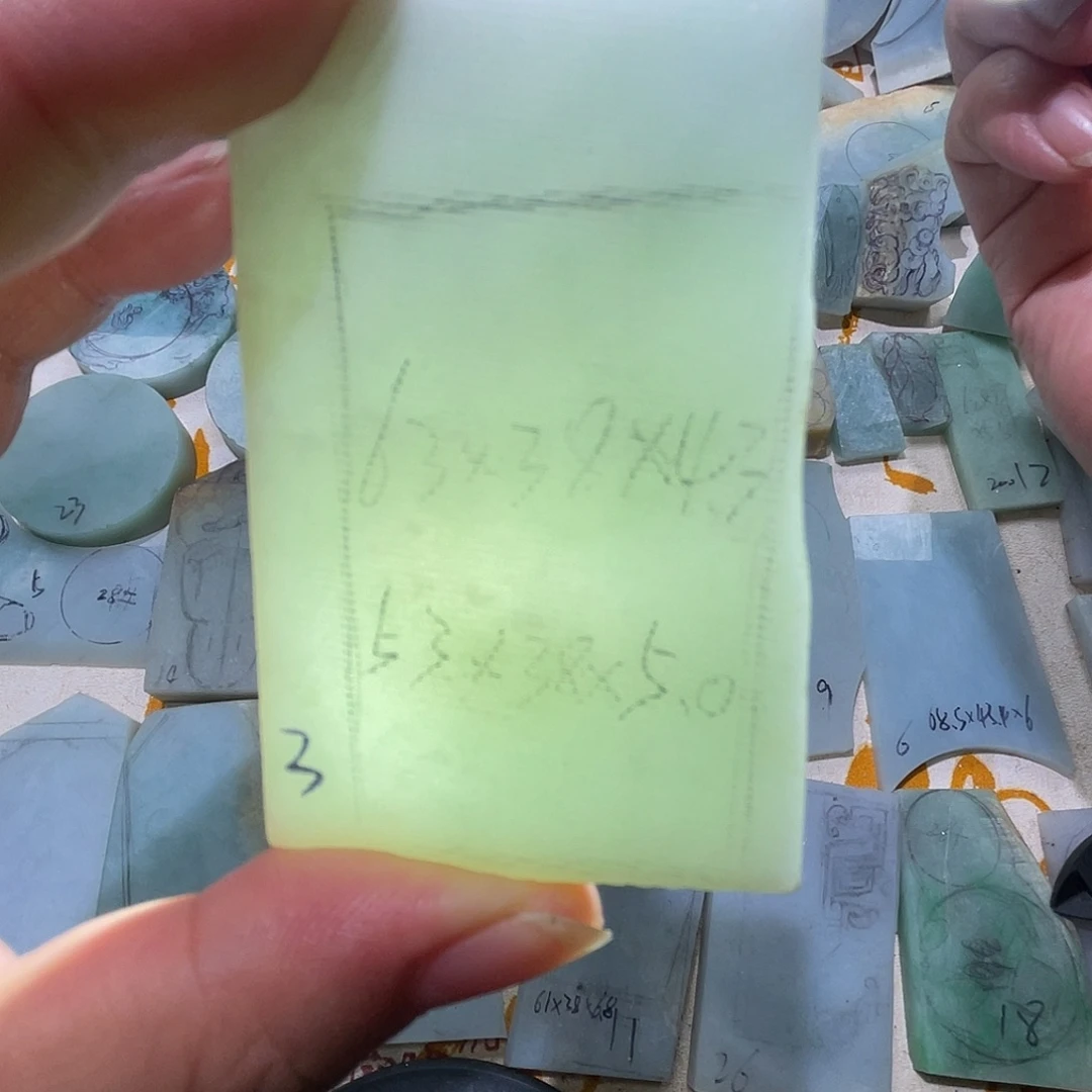 翡翠未镶嵌颈饰天然缅甸A货翡翠毛料