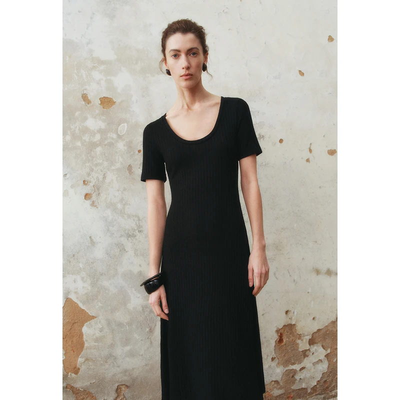 UR2025春季新款女装休闲简约通勤U领短袖修身连衣裙UWM750008