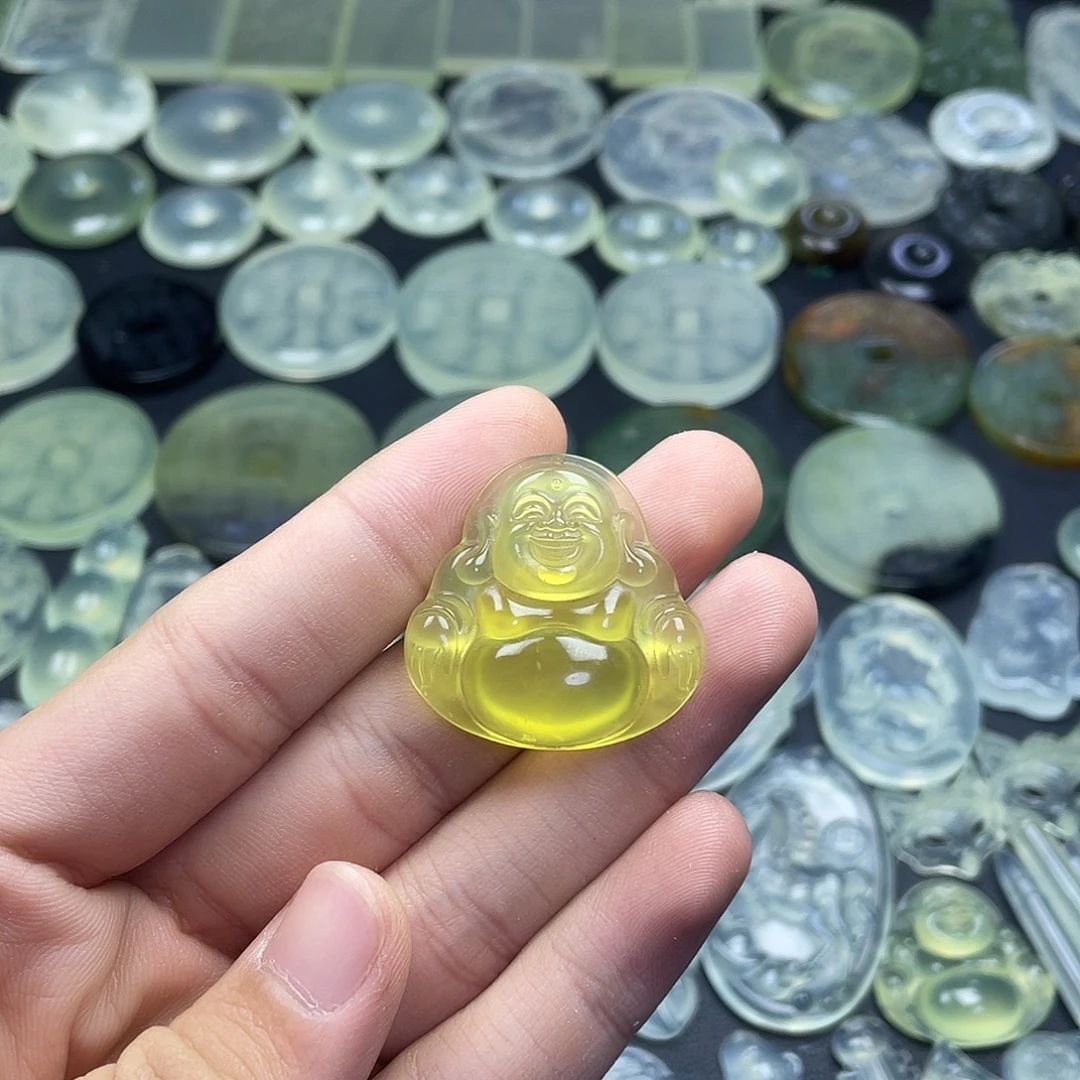 岫玉未镶嵌颈饰佛公