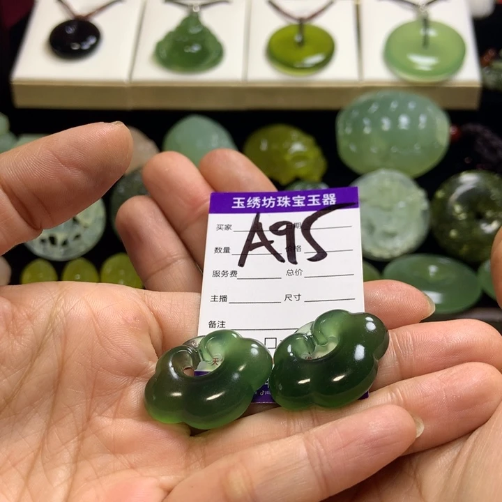 【闪购商品】蛇纹石玉未镶嵌颈饰轻***扬