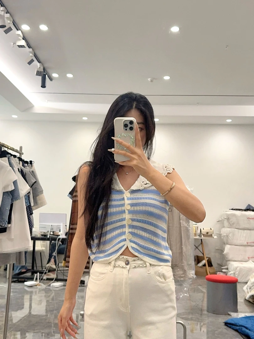 《猪猪出品》25上新针织蓝色条纹针织蕾丝娃娃领背心上衣560