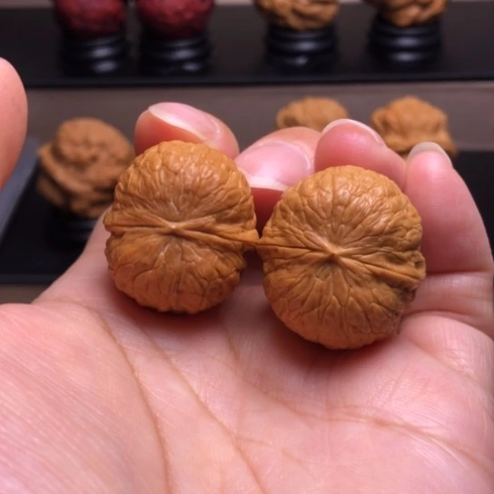 文玩核桃把件鸽子蛋34