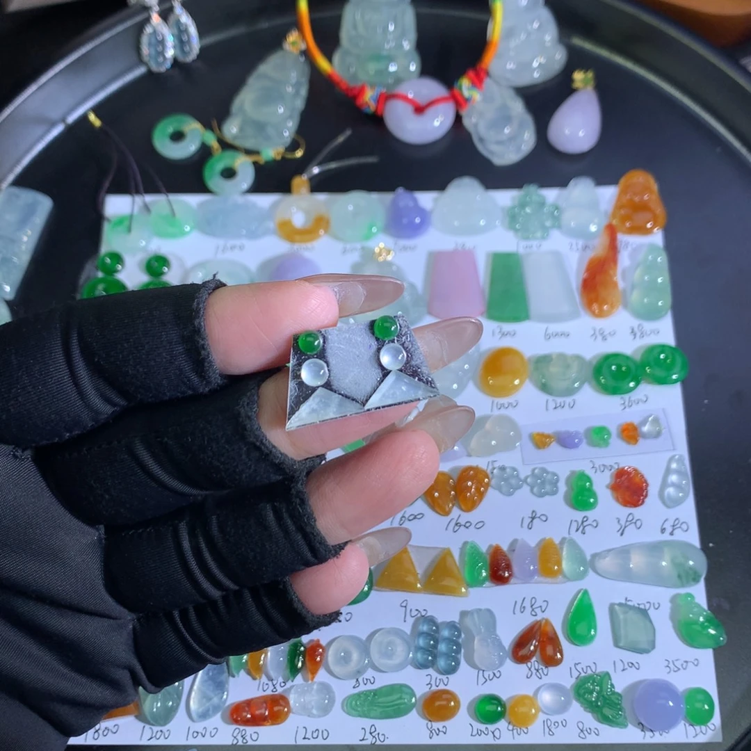 翡翠未镶嵌吊坠(不含链)冰三角