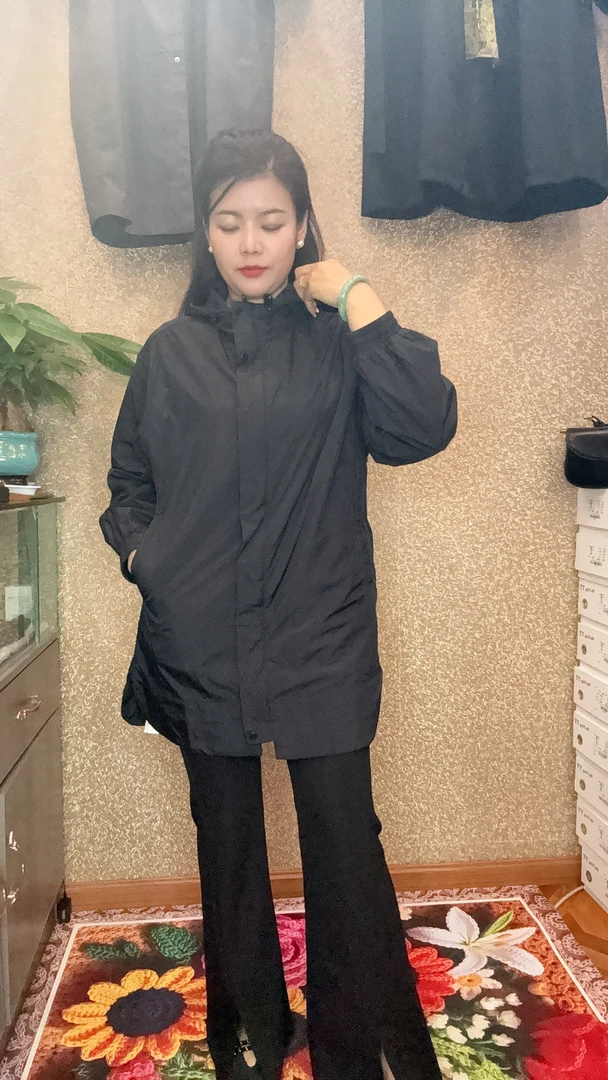 夏季连帽长袖黑色短外套百搭款休闲女款带帽保暖女士女装短款新款