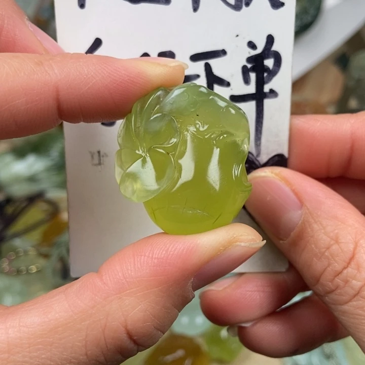 蛇纹石玉颈饰未镶嵌