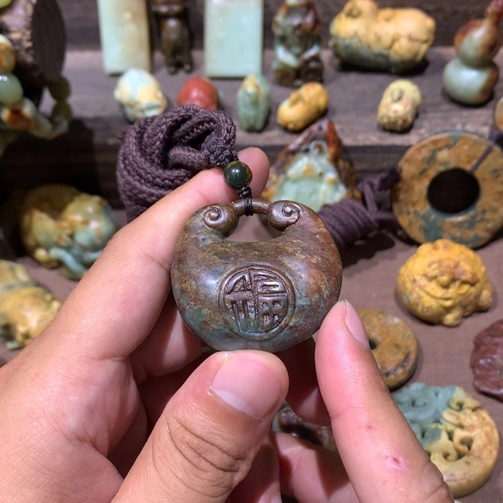 未镶嵌岫岩河磨玉(透闪石质玉)把件