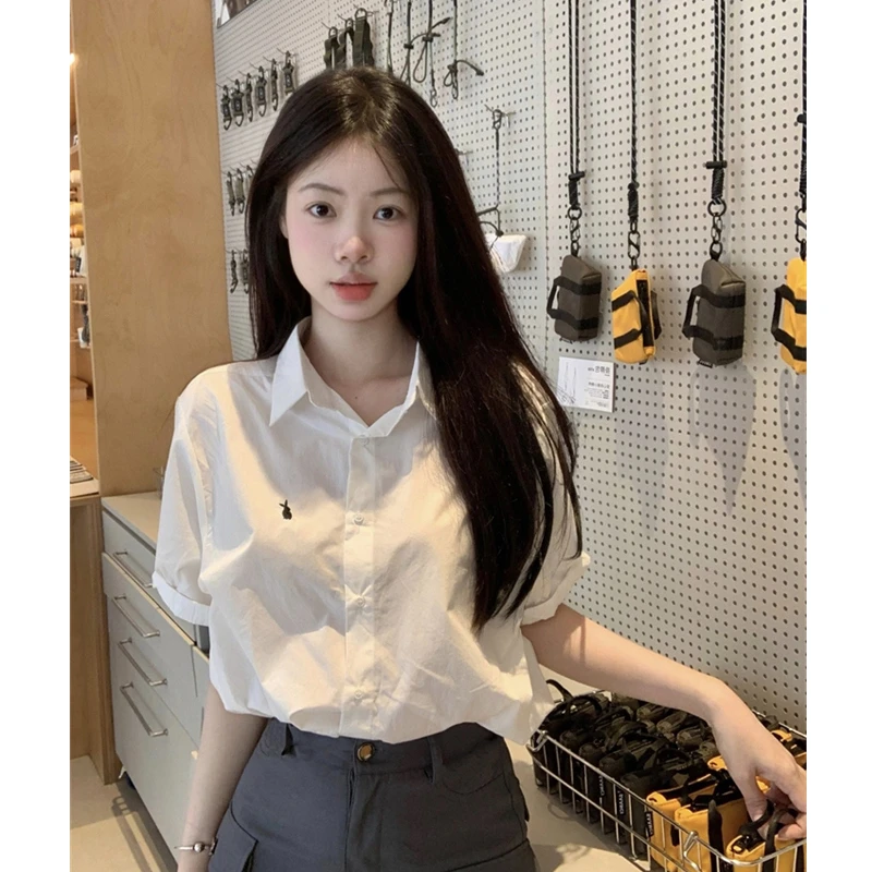 韩版复古兔子刺绣白色短袖衬衫女夏季2025新款设计感小众衬衣上衣