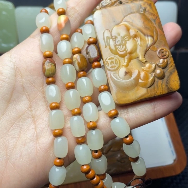 芒****新疆昆仑山料牌子