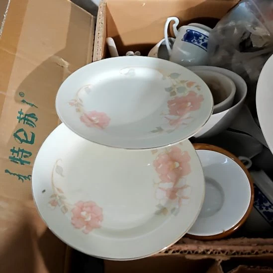 绿泥盘子碗茶壶啥都有