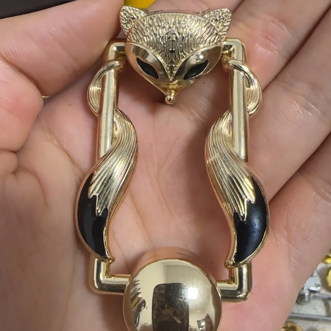 金色扭锁10元2个.
