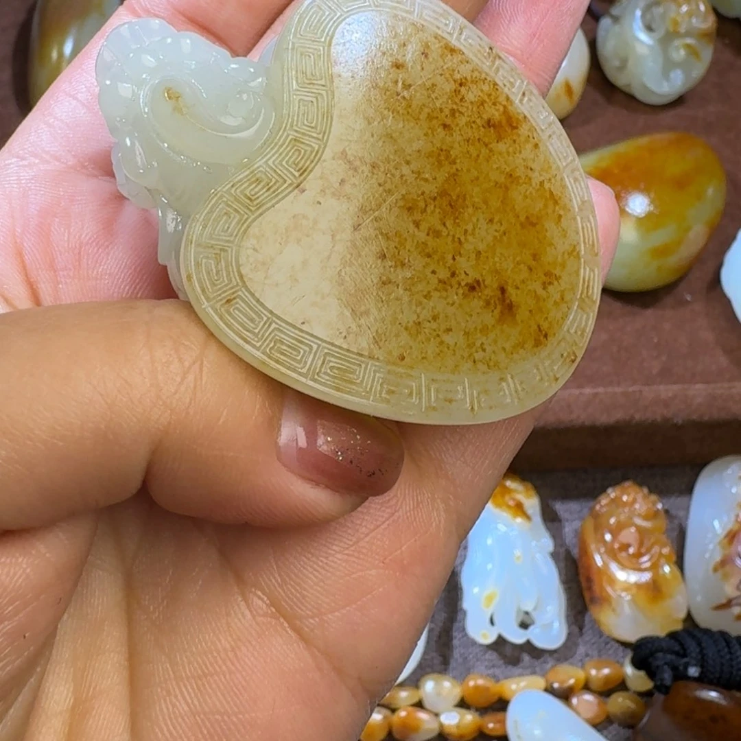 和田玉挂件未镶嵌山*