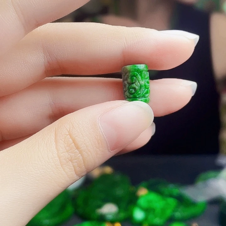 颈饰未镶嵌翡翠多样性