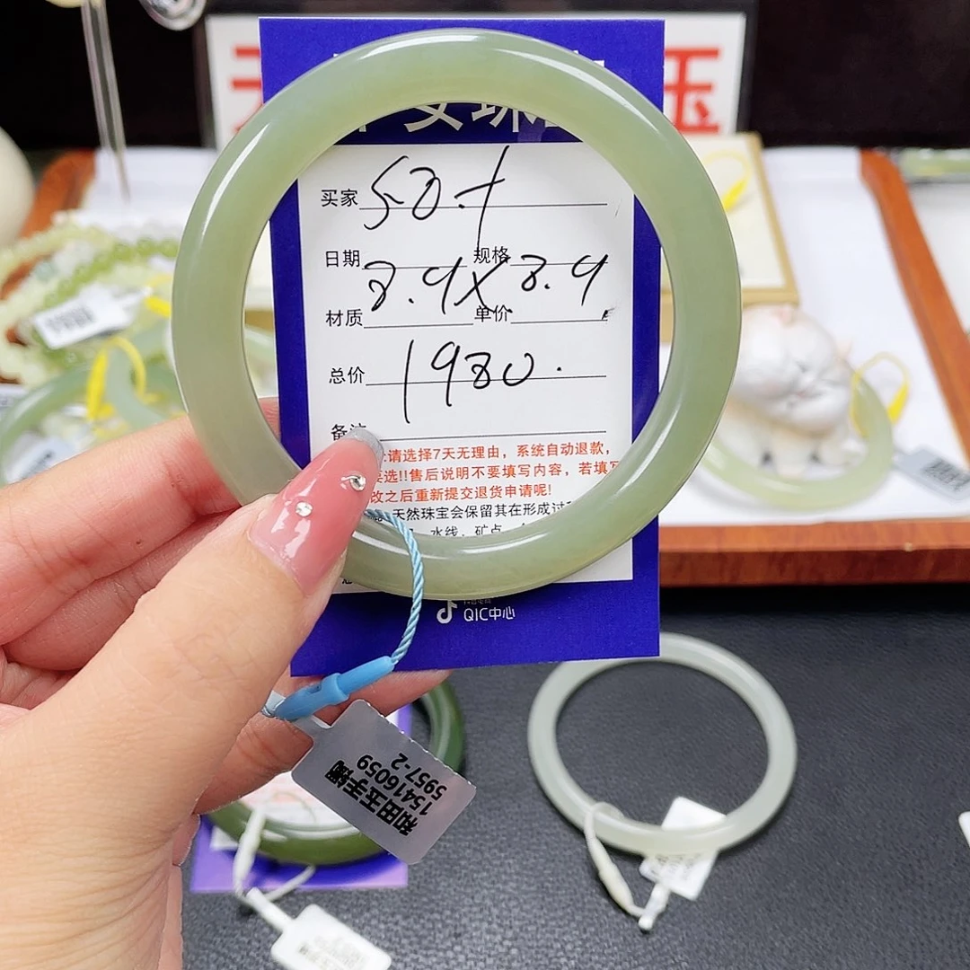 和田玉未镶嵌手镯