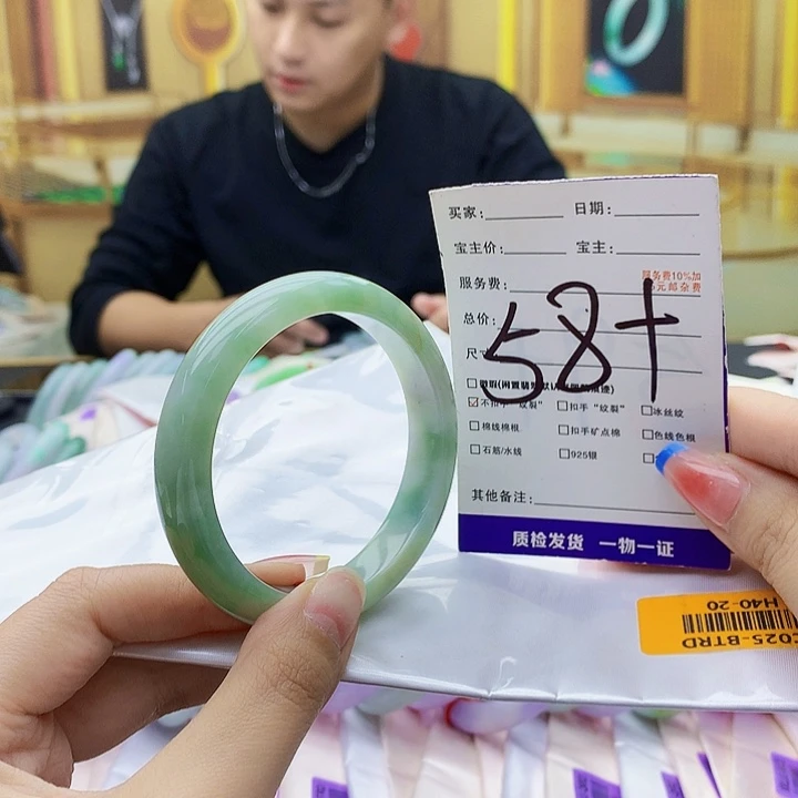 翡翠未镶嵌手镯0900……
