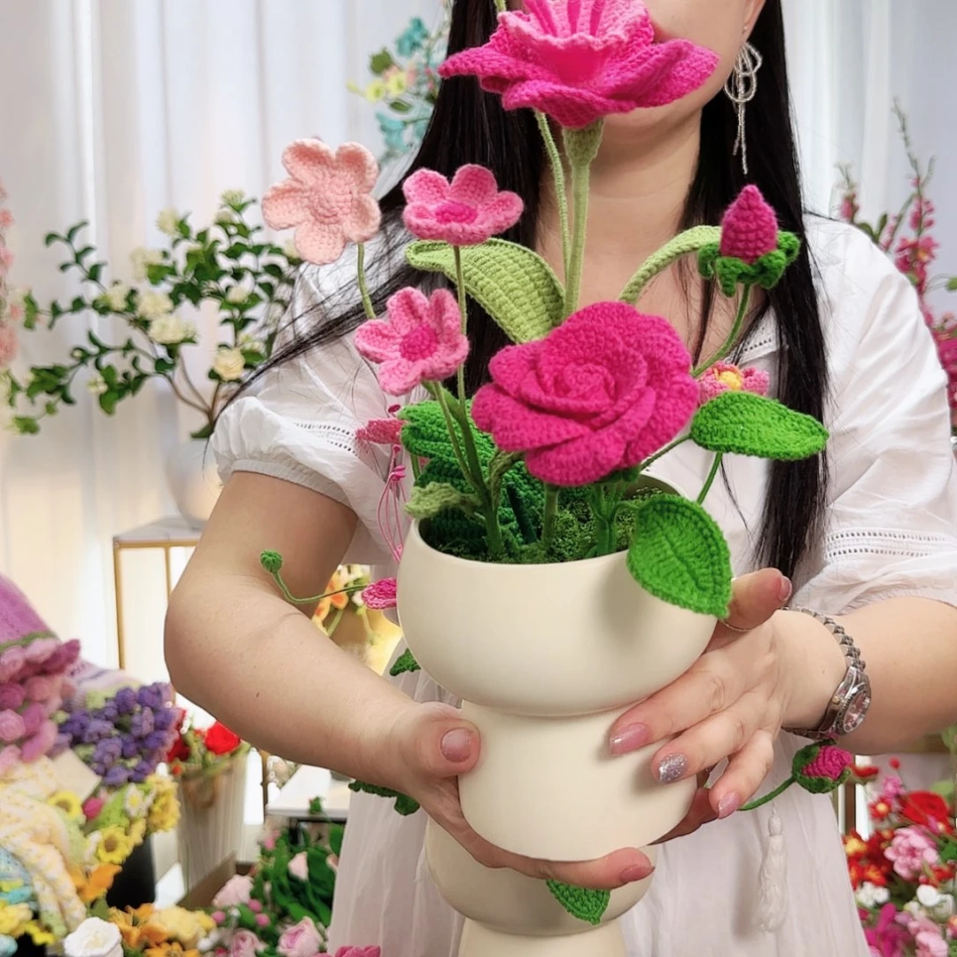 手工钩织盆栽花束