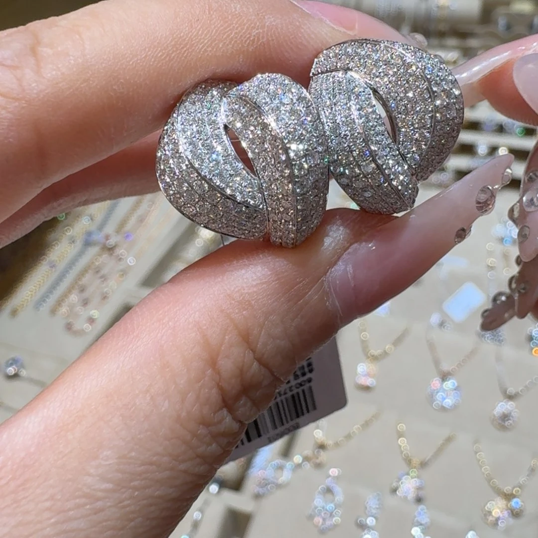 18K金镶嵌钻石耳饰