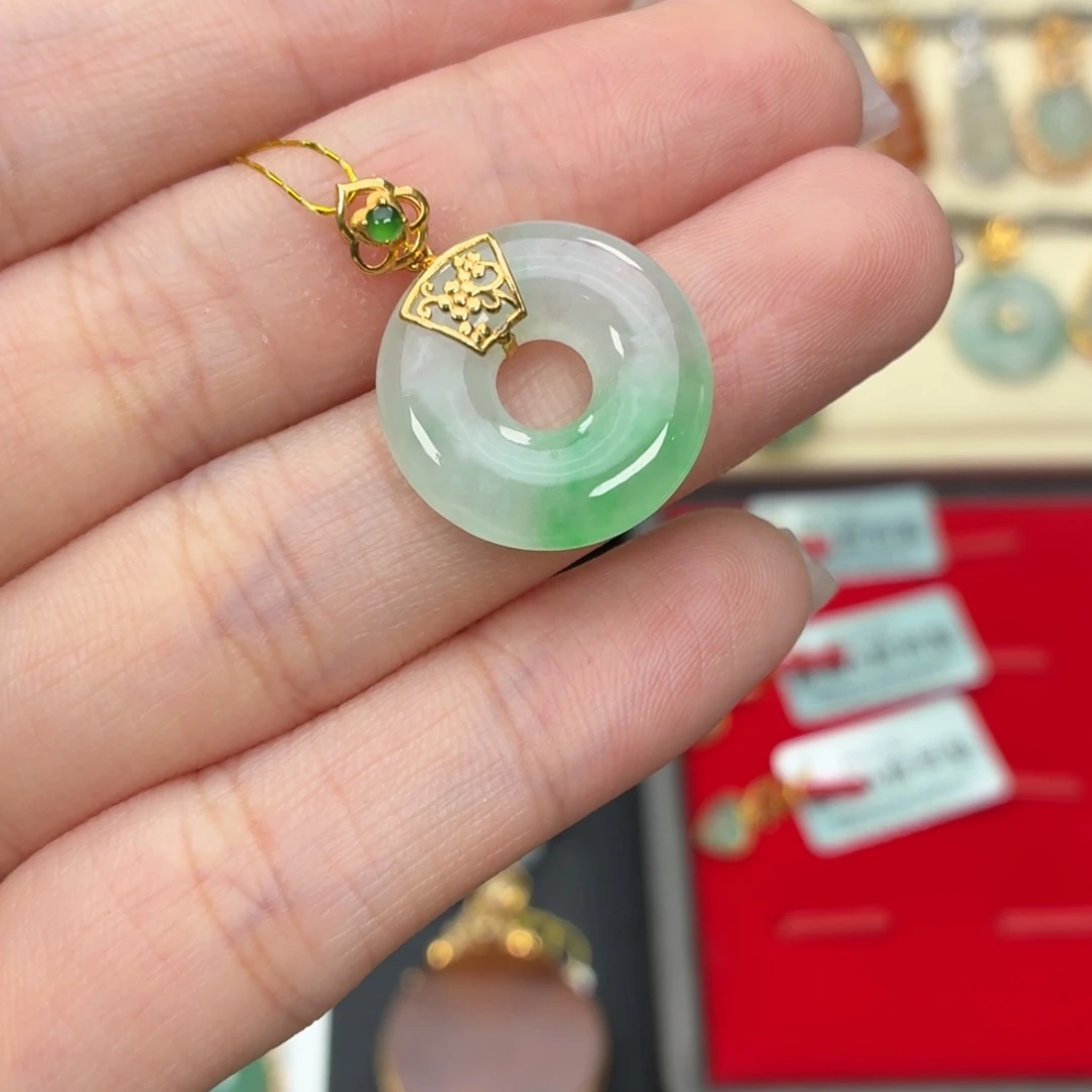 颈饰18K金镶嵌翡翠