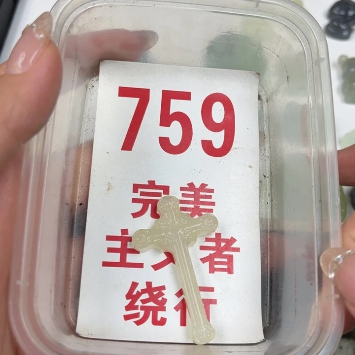 蛇纹石玉足银镀金镶嵌颈饰