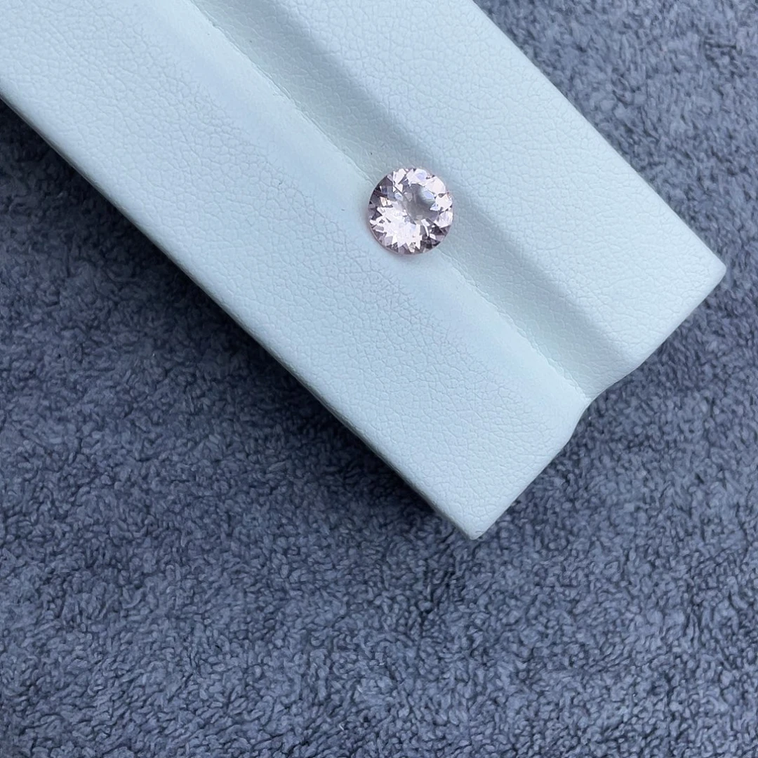 绿柱石（摩根石）裸石1.1Ct。