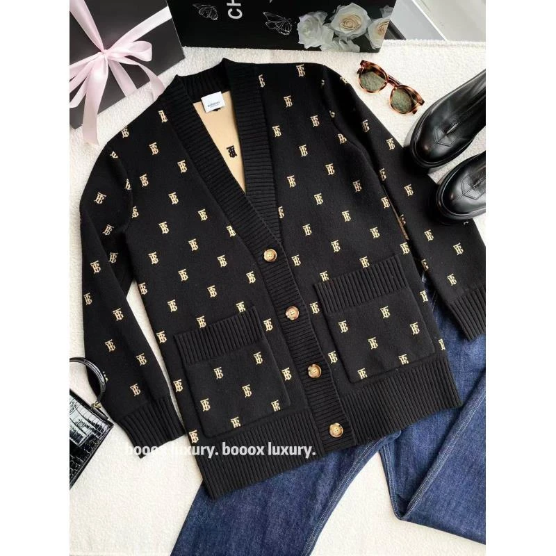 95新 BURBERRY/博柏利  AA3520 羊毛/聚酯纤维 TB满印logo开衫XS
