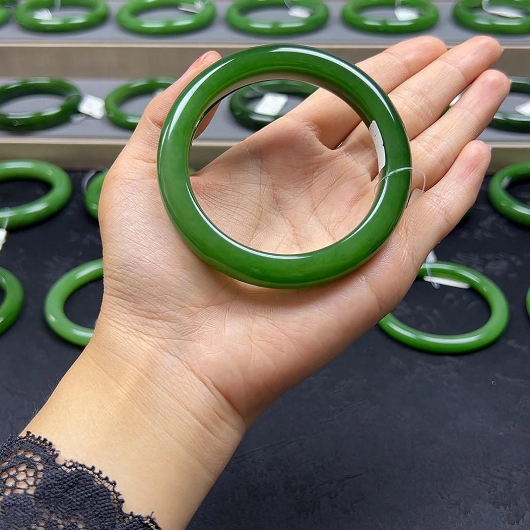 未镶嵌手镯和田玉（碧玉）渐变阳绿