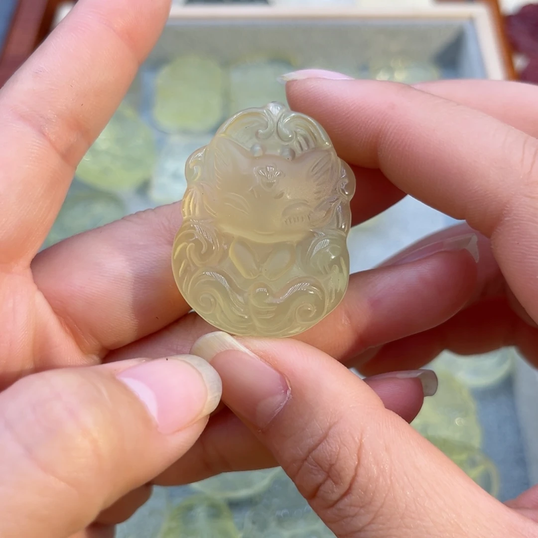 水晶颈饰银S925镶嵌月****.黄水九尾67