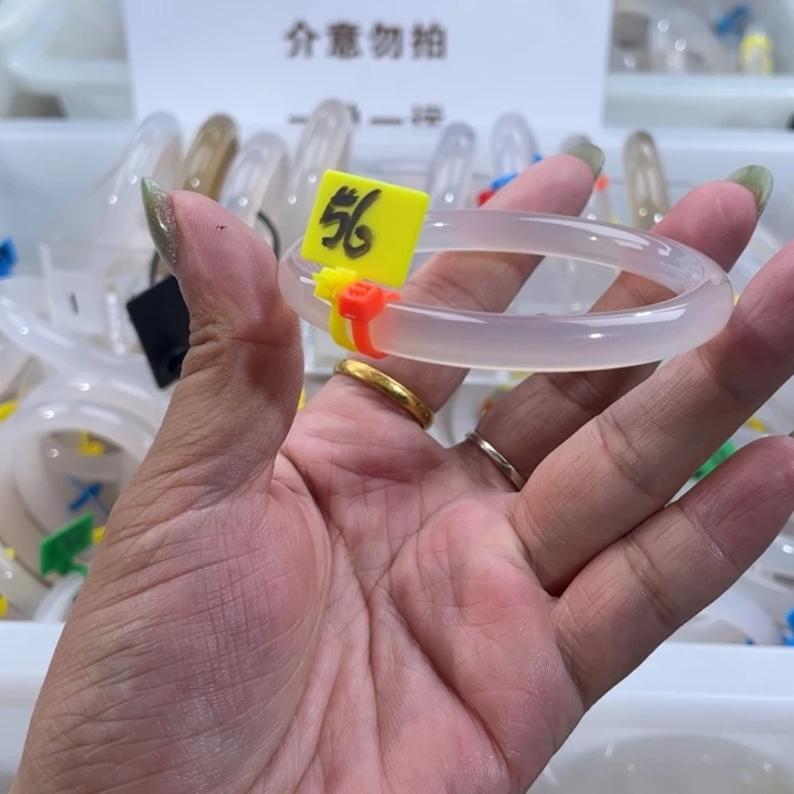 手镯玛瑙/玉髓未镶嵌