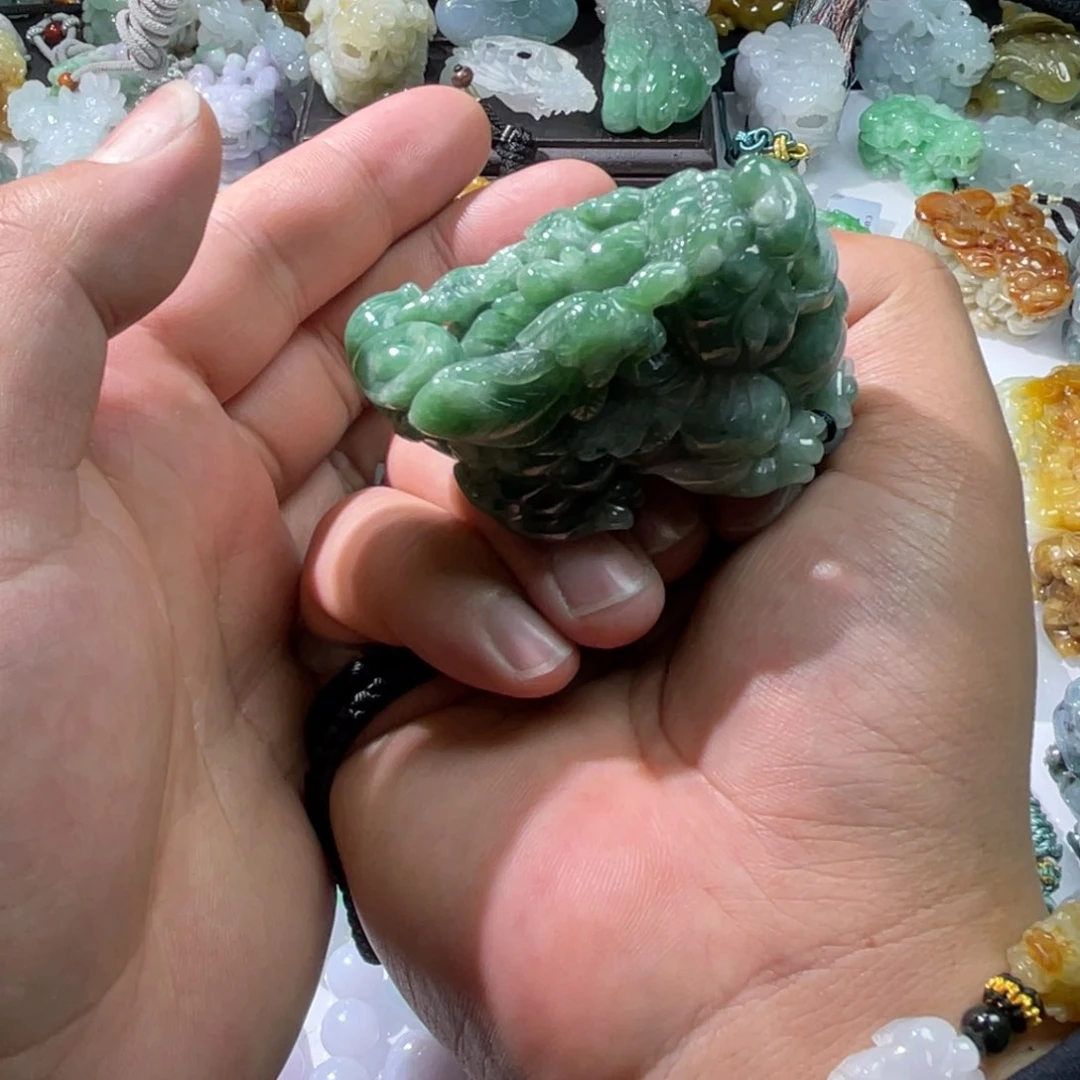 翡翠颈饰未镶嵌天然