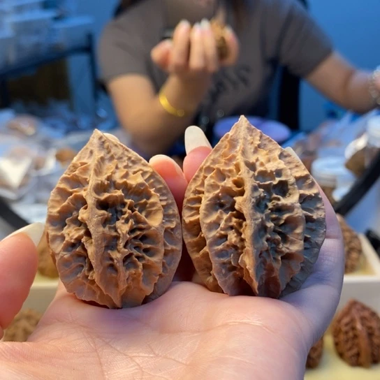 把件桃核八楞龙骨带彩141