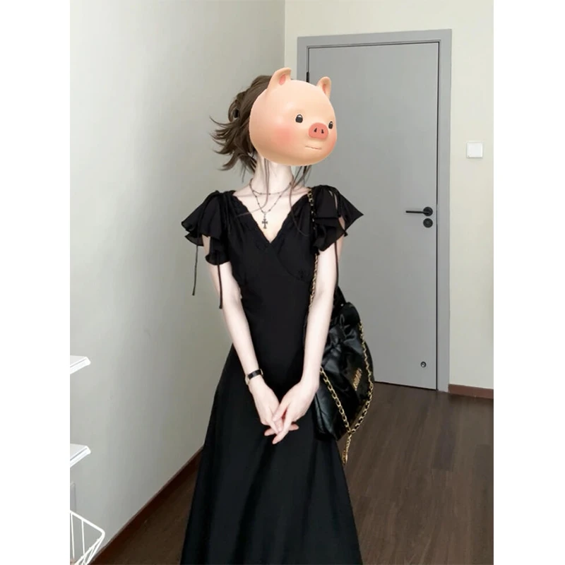 法式赫本风黑色V领小飞袖连衣裙女夏季高级感温柔风修身气质长裙