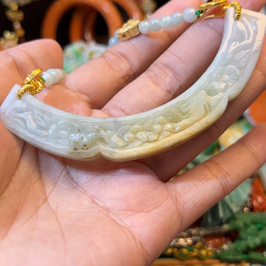 翡翠未镶嵌颈饰待编织