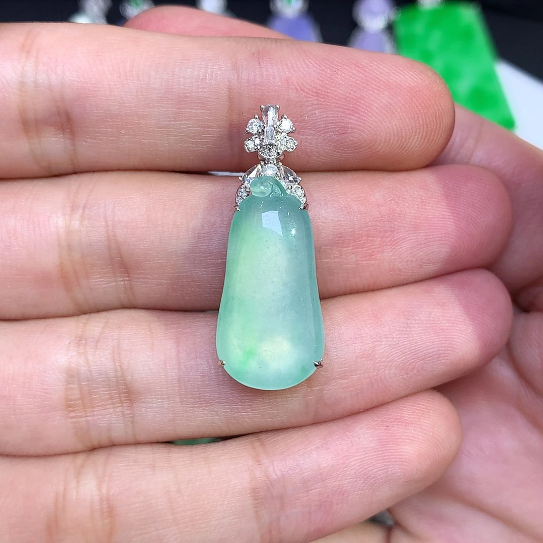 翡翠18K金镶嵌吊坠(不含链)绿福瓜