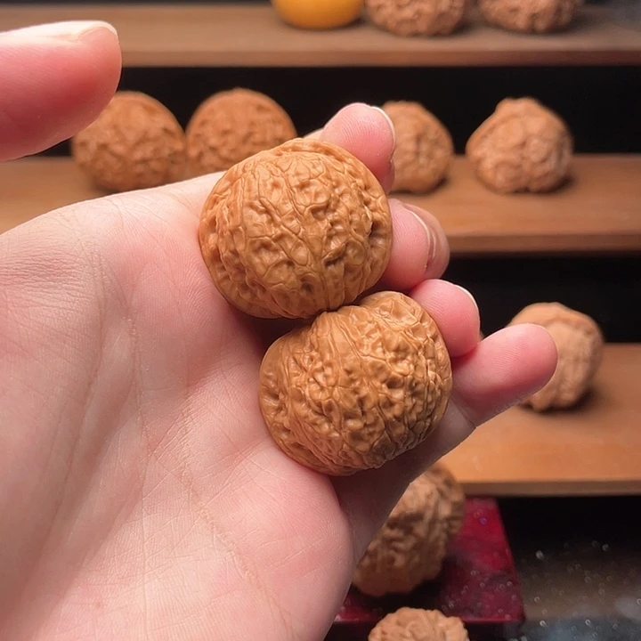 文玩核桃把件35边肚红皮圆润乾隆磨