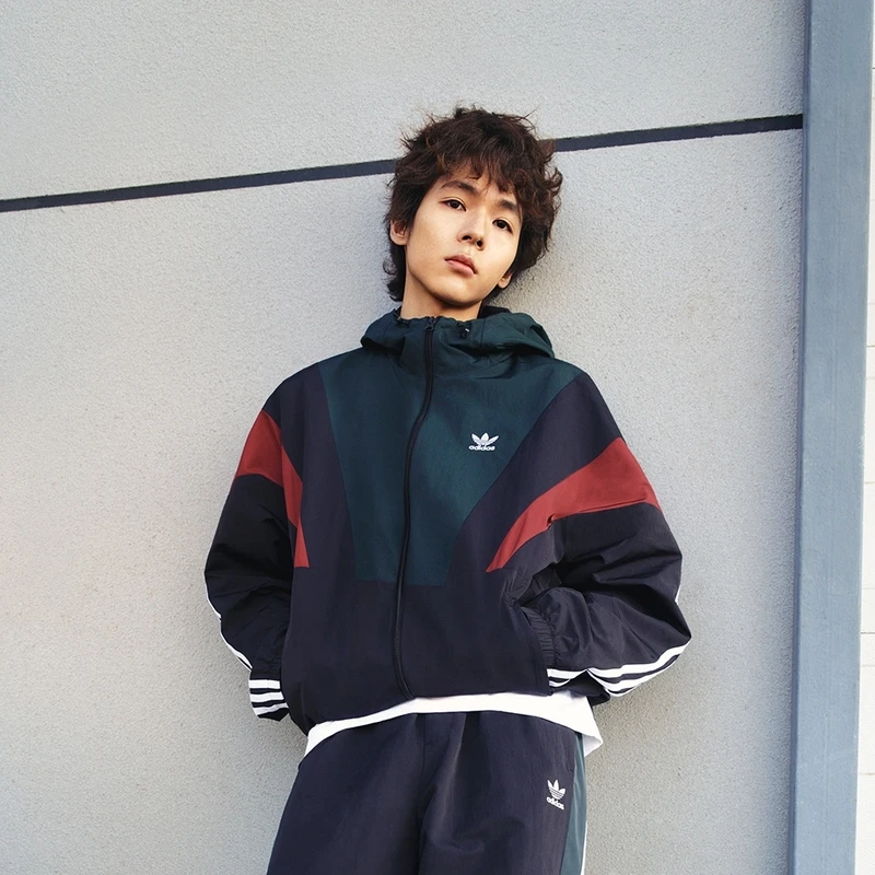Adidas/阿迪达斯三叶草男士经典时尚拼接连帽夹克外套KC3125