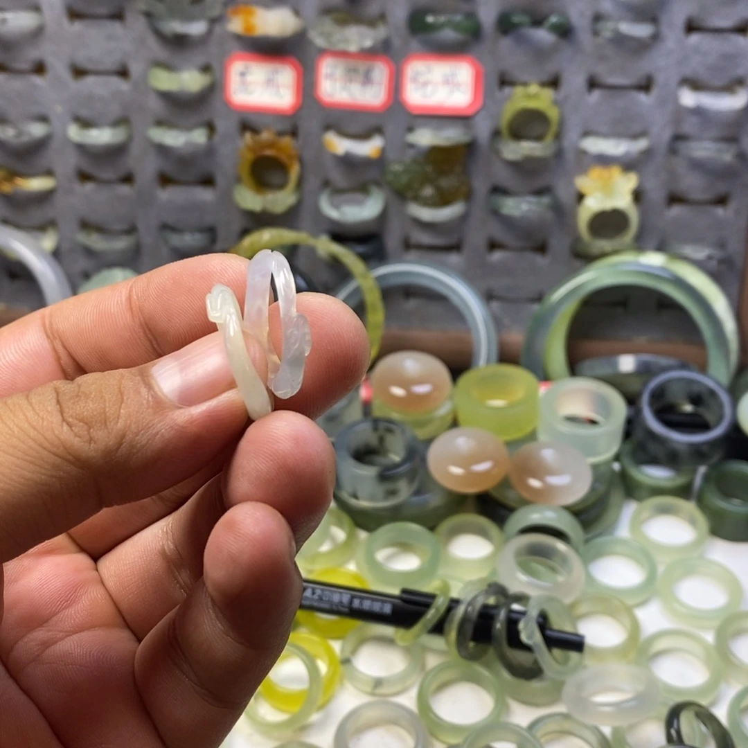 ****子蛇纹石玉未镶嵌戒指