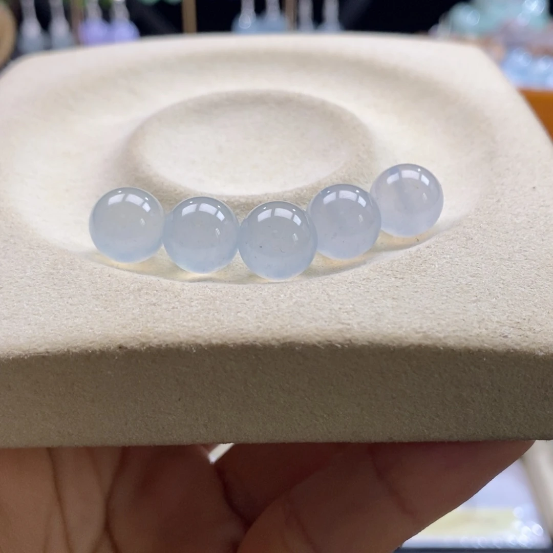 翡翠吊坠(不含链)未镶嵌翡翠淡蓝圆珠随机发一件