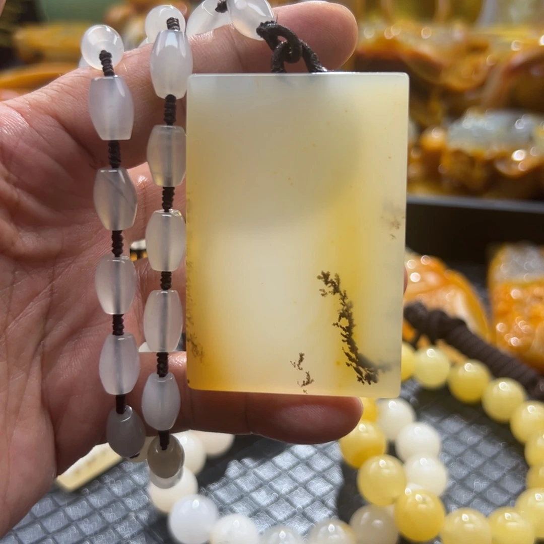 石英质玉未镶嵌颈饰