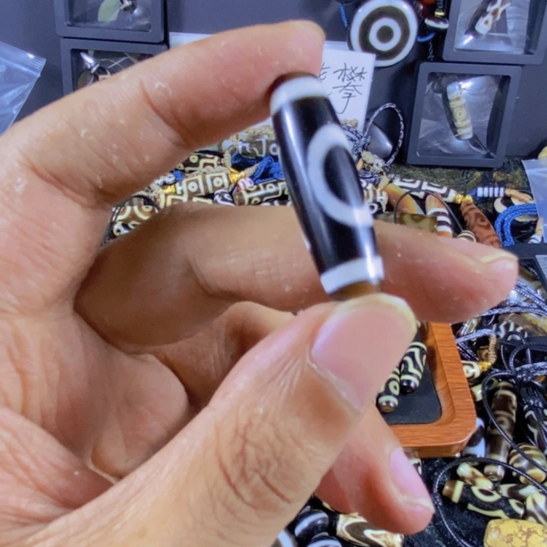 摩***代玛瑙/玉髓未镶嵌颈饰不支持退货，同意再拍