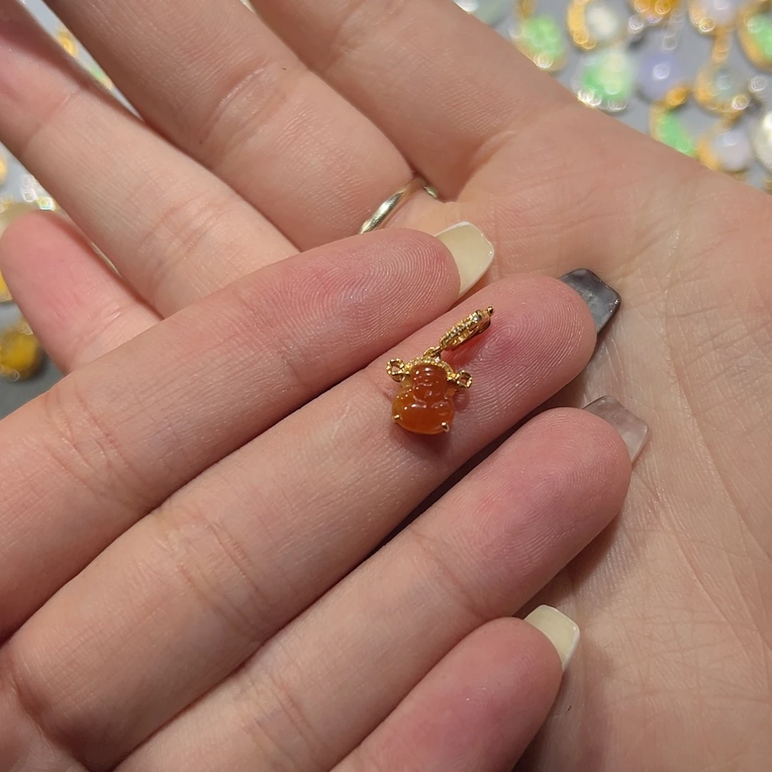 翡翠18K金镶嵌颈饰