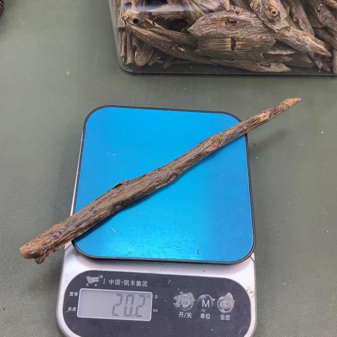 沉香手把件绿棋楠天然虫漏原材料20g