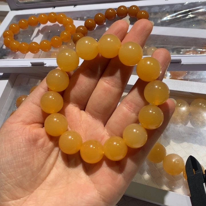 石英质玉（黄龙玉）未镶嵌颈饰