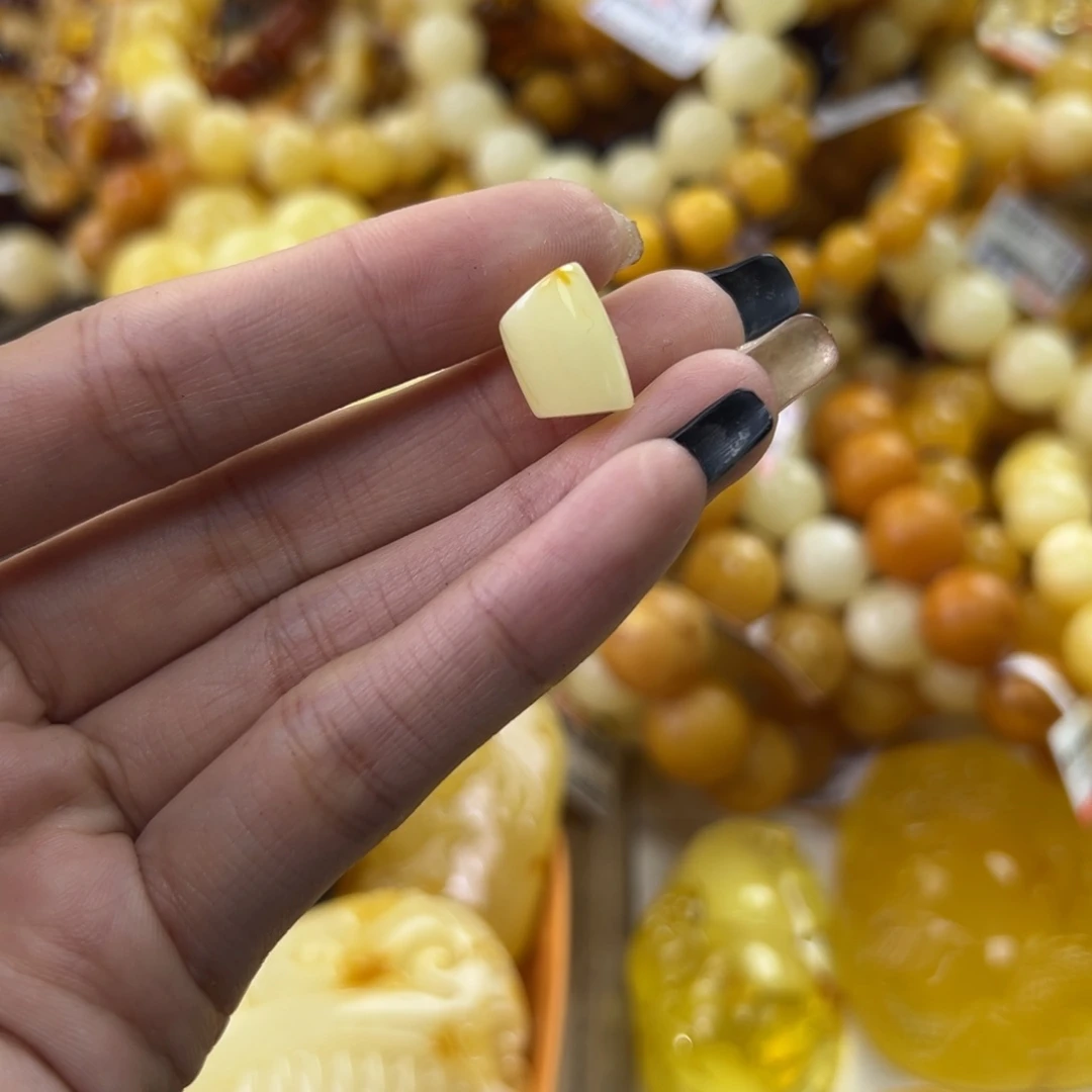 琥珀珠宝奇石未镶嵌