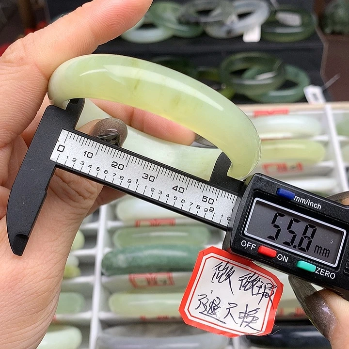 蛇纹石玉手镯未镶嵌795