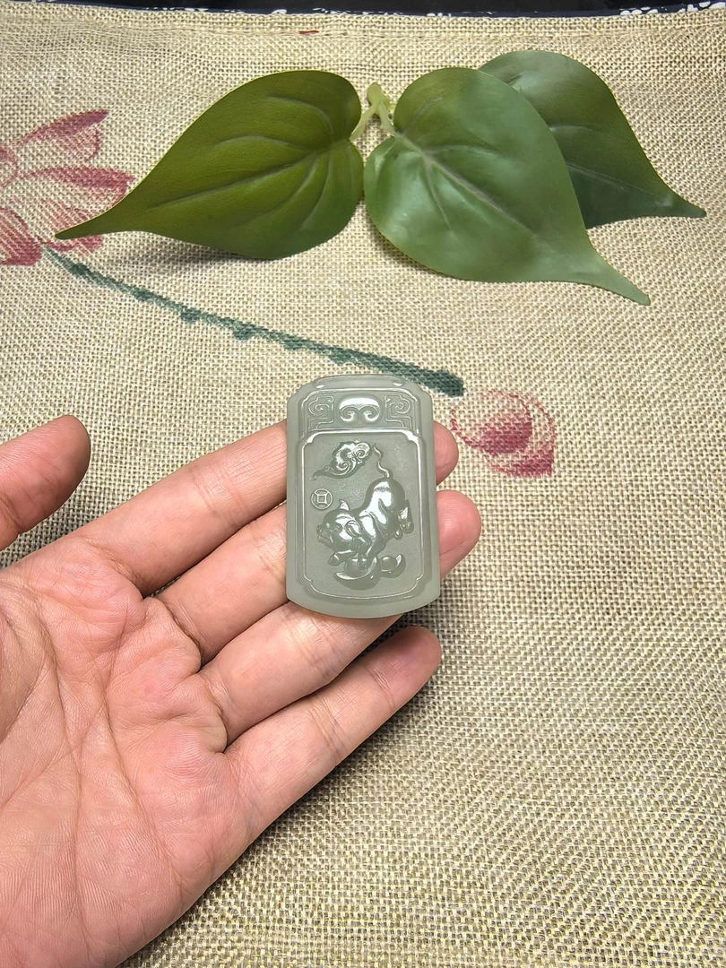 天然和田玉生肖猪玉吊坠属猪佩戴男女款招财进宝挂件玉坠手工
